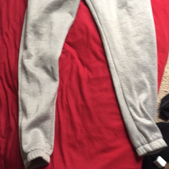 Reebok sweatpants - Picture 2 of 3